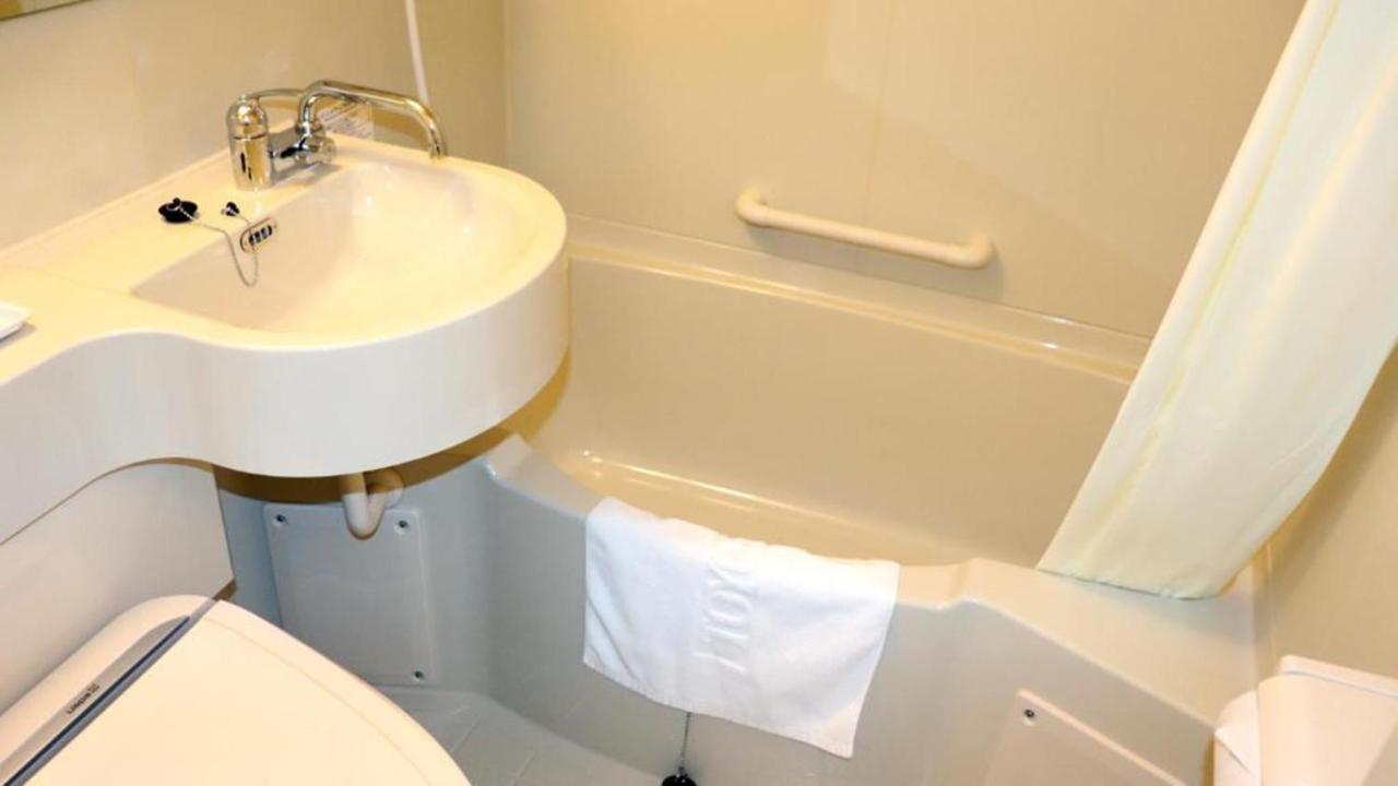 Toyoko Inn Chiba Minato Ekimae Esterno foto